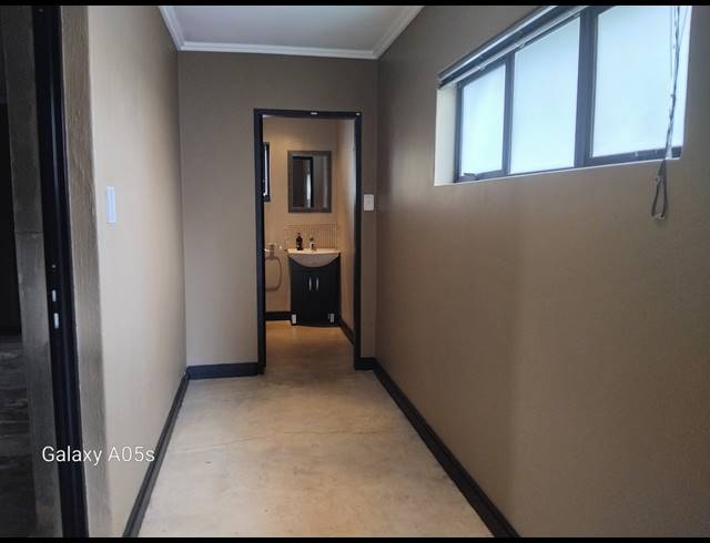 57M² BUSINESS TO LET IN BRYANSTON